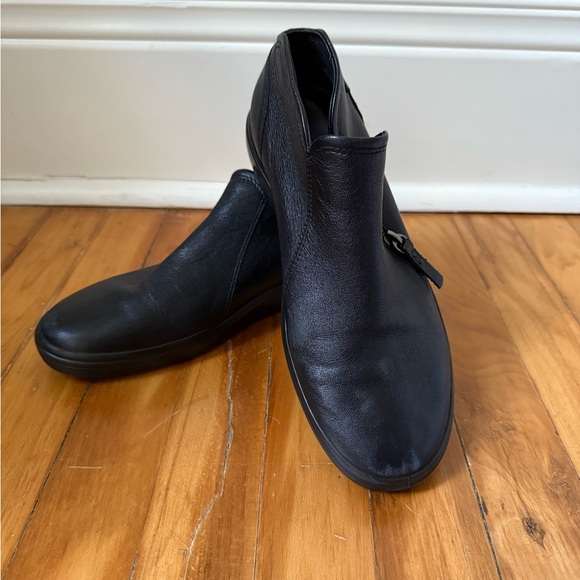 ECCO Women's Black Ankle Boots - Picture 3 of 3